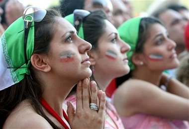 تماشاگران ایرانی بازیهای ایران در جام جهانی ۲۰۰۴